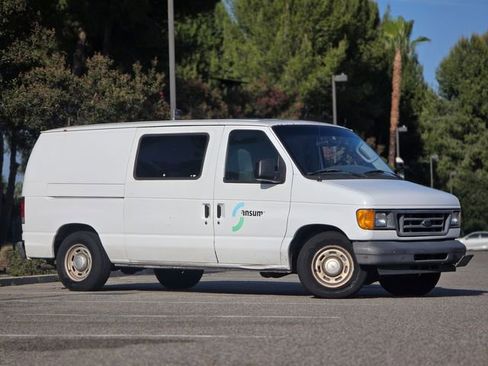 Used 2006 Ford E-150 and Econoline 150 RWD image 2