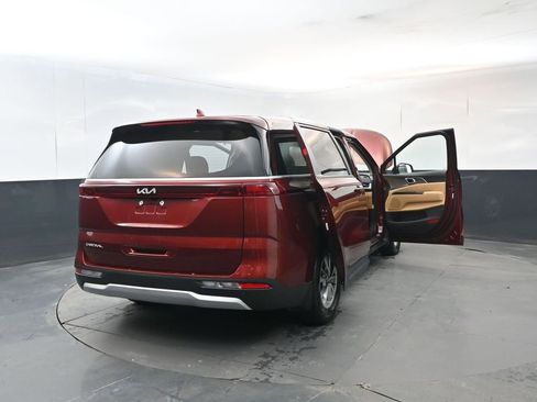 Certified 2024 Kia Carnival LX image 33