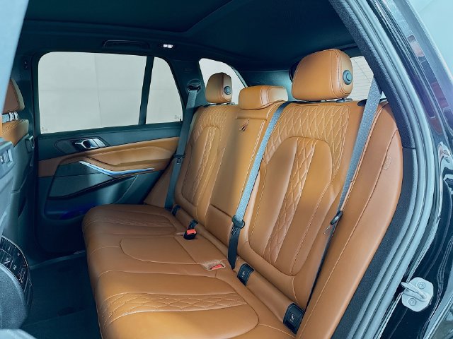 Used 2022 BMW X5 M50i w/ Parking Assistance Package AWD/4WD image 26