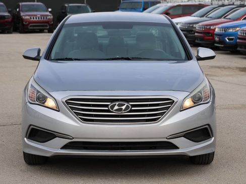Used 2017 Hyundai Sonata SE w/ Cargo Package FWD image 5