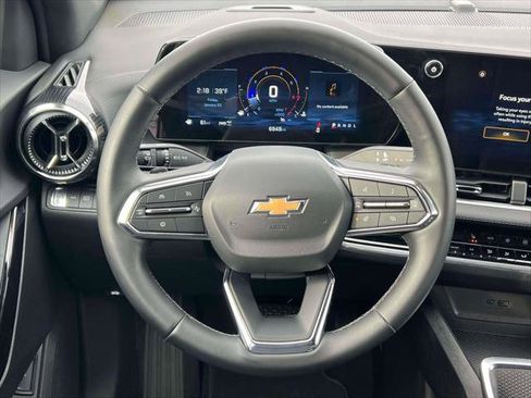 Used 2025 Chevrolet Equinox LT w/ Convenience Package II image 13