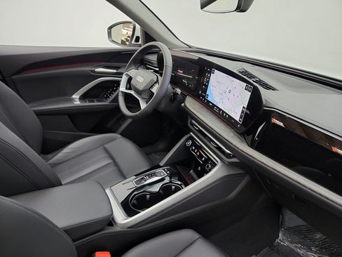 Used 2025 Audi Q5 Premium w/ Convenience Package AWD/4WD image 18