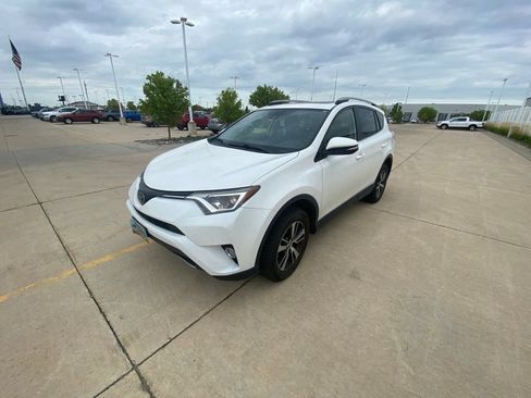 Used 2017 Toyota RAV4 XLE AWD/4WD image 3