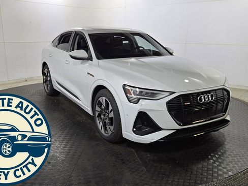 Used 2022 Audi e-tron Premium w/ Convenience Plus Package image 2