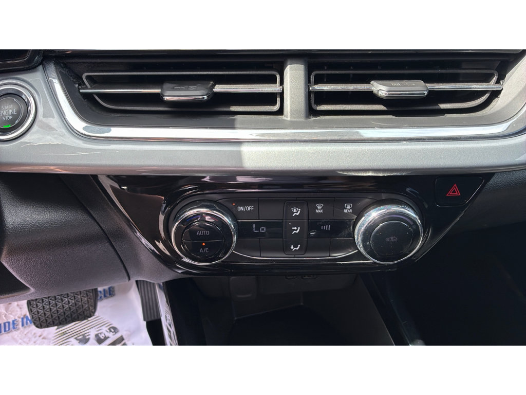 Used 2025 Chevrolet Trax LT FWD image 15