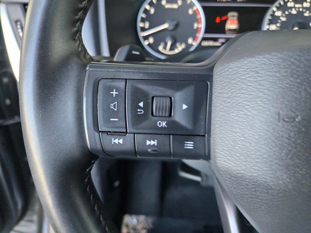 Used 2025 Nissan Rogue SV AWD/4WD image 24