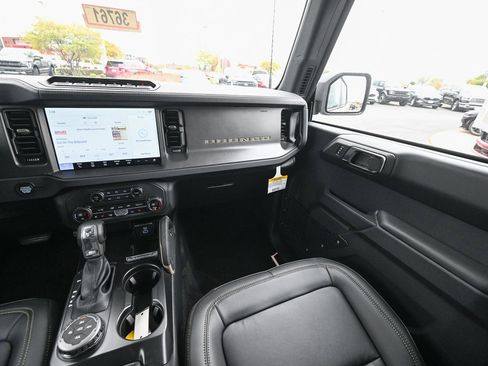 New 2025 Ford Bronco Badlands image 27