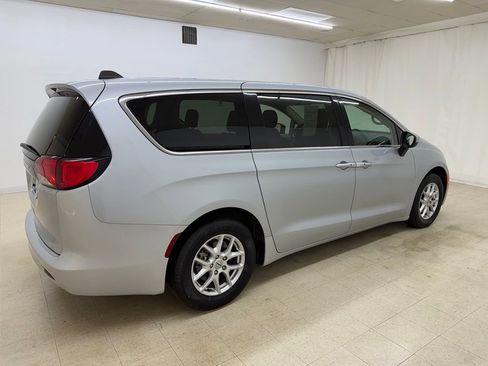 Used 2023 Chrysler Voyager LX FWD image 7