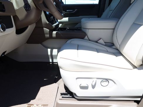 New 2026 GMC Yukon XL Denali AWD/4WD image 11