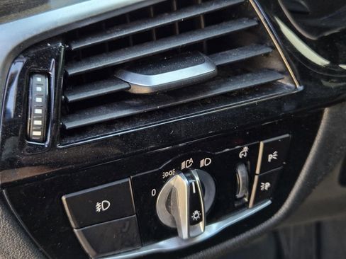 Used 2018 BMW 530i w/ Premium Package image 17