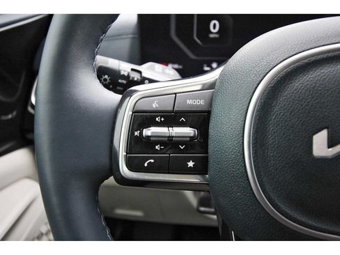 Used 2025 Kia Carnival SX Prestige FWD image 16