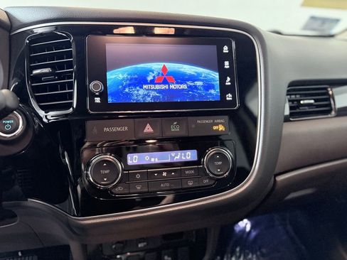 Used 2018 Mitsubishi Outlander SEL image 23