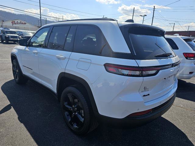 Used 2023 Jeep Grand Cherokee Limited w/ Black Appearance Package AWD/4WD image 5