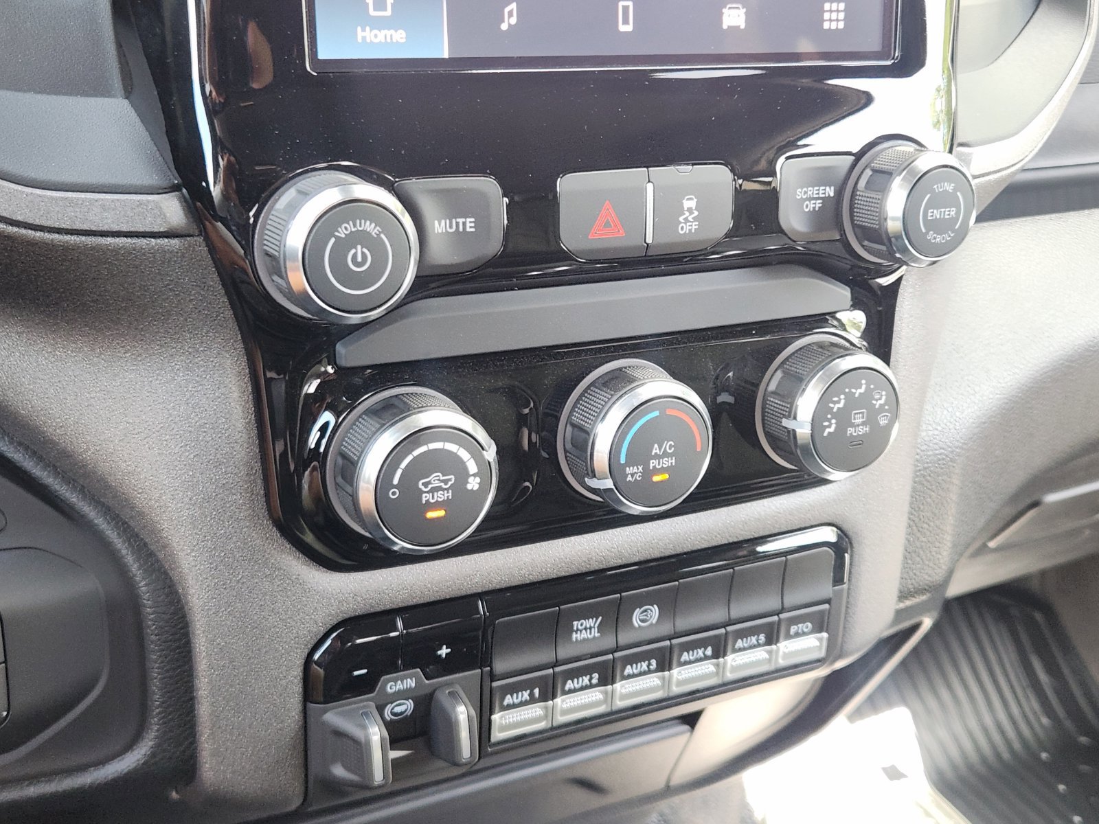 New 2026 RAM 5500 Tradesman w/ Chrome Appearance Group AWD/4WD image 17