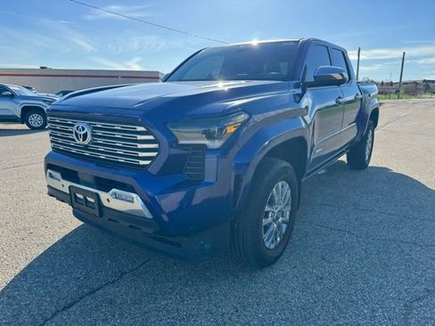 Used 2024 Toyota Tacoma Limited w/ Limited Package (LT) AWD/4WD image 10