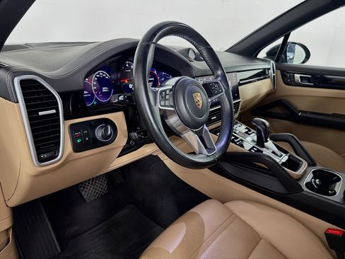 Used 2023 Porsche Cayenne AWD/4WD image 20