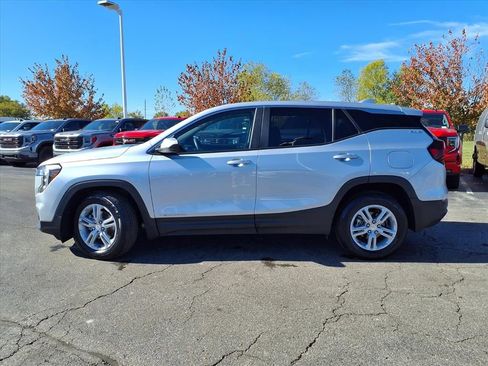 Certified 2022 GMC Terrain SLE image 2