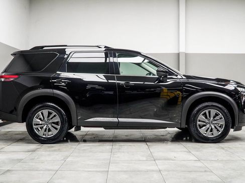 Used 2025 Nissan Pathfinder SV AWD/4WD image 6