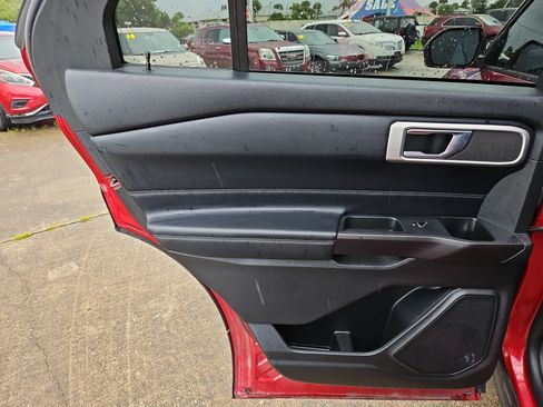 Used 2020 Ford Explorer XLT w/ Equipment Group 202A image 11