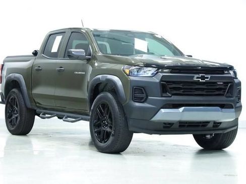 Used 2025 Chevrolet Colorado Trail Boss AWD/4WD image 3