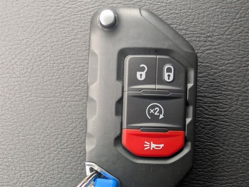 Used 2025 Jeep Wrangler Unlimited Rubicon w/ Technology Group image 29