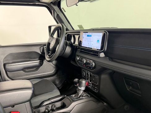 Used 2024 Jeep Wrangler Unlimited Rubicon 4xe AWD/4WD image 36