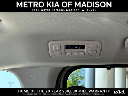 Used 2025 Kia Carnival SX Prestige FWD image 32