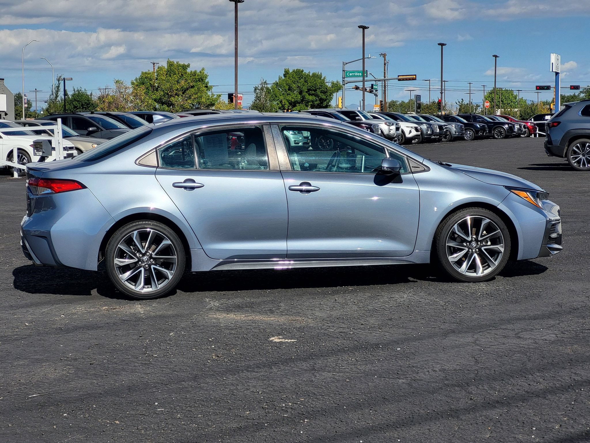 Used 2020 Toyota Corolla SE w/ SE Premium Package FWD image 4