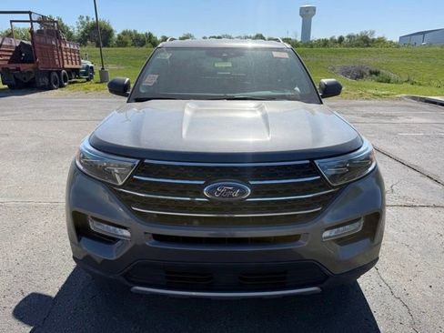 Used 2023 Ford Explorer XLT w/ Equipment Group 202A AWD/4WD image 2