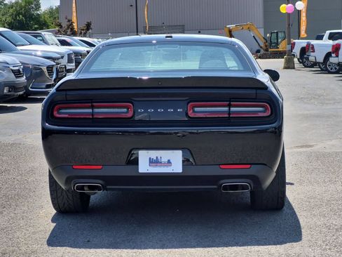 Used 2019 Dodge Challenger SXT RWD image 5