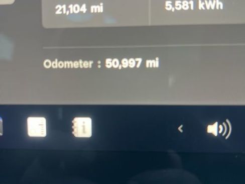 Used 2023 Tesla Model 3 Standard Range image 9