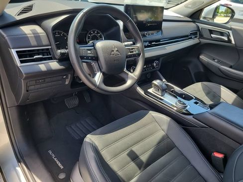 Used 2025 Mitsubishi Outlander SE FWD image 20