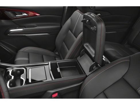 New 2027 Chevrolet Traverse RS w/ LPO, Floor Liner Package FWD image 9