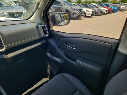 Used 2024 Nissan Frontier SV w/ SV Convenience Package RWD image 14