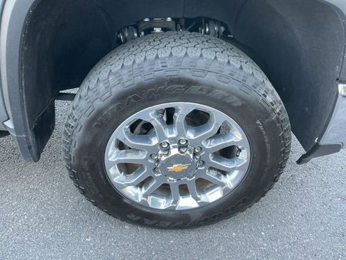 Used 2024 Chevrolet Silverado 2500 LTZ w/ LTZ Premium Package image 26