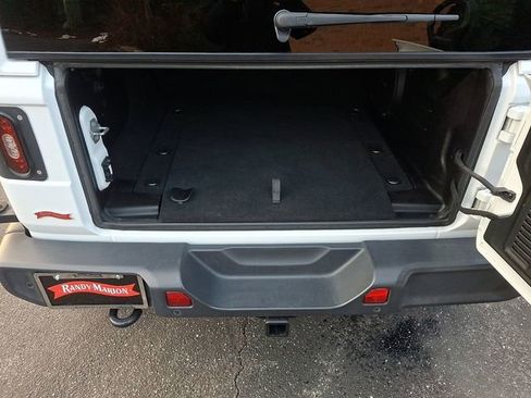 Used 2018 Jeep Wrangler Unlimited Sahara image 29