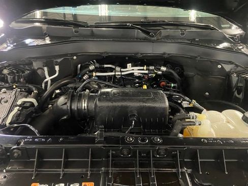 Used 2022 Ford Explorer XLT w/ Equipment Group 202A image 10