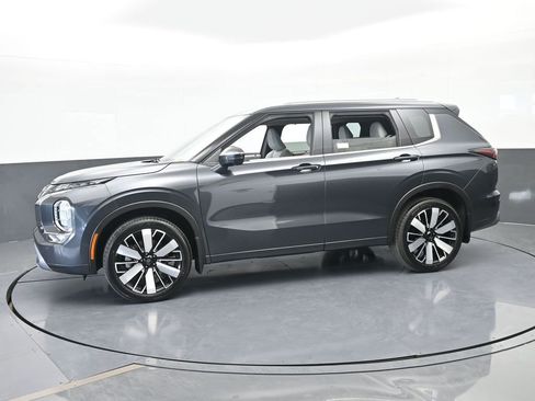 New 2026 Mitsubishi Outlander SEL FWD image 2