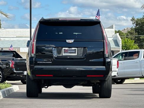 Used 2020 Cadillac Escalade Luxury w/ Escalade Sport Edition image 5