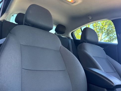 Used 2017 Chevrolet Cruze LT w/ Convenience Package FWD image 16
