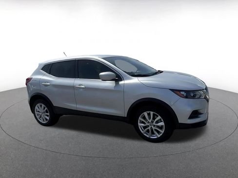Used 2021 Nissan Rogue Sport S image 2
