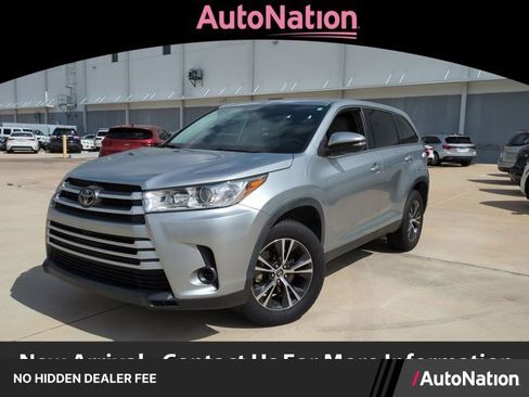 Used 2019 Toyota Highlander LE FWD image 1