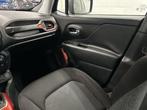 Used 2021 Jeep Renegade Trailhawk AWD/4WD image 13
