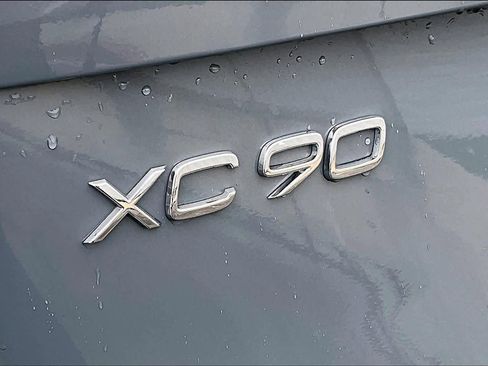 Used 2020 Volvo XC90 T6 Momentum w/ Protection Package Premier image 9