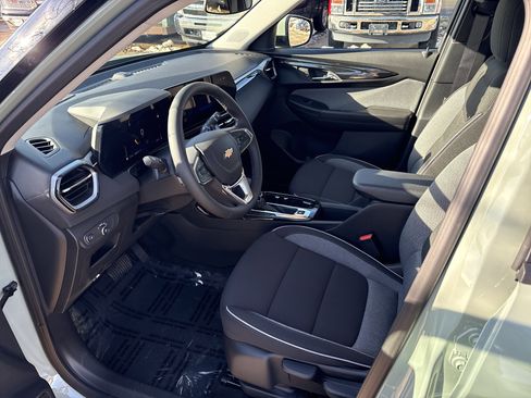 Used 2026 Chevrolet TrailBlazer LT w/ LT Cold Weather Package image 12