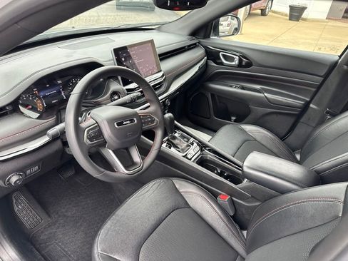 Used 2025 Jeep Compass Trailhawk AWD/4WD image 16