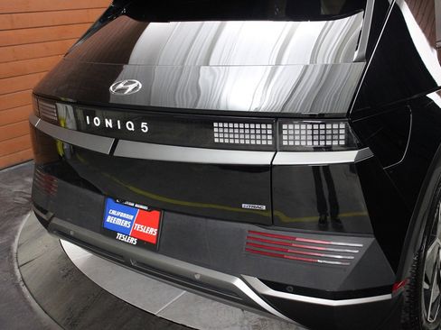 Used 2024 Hyundai Ioniq 5 SEL image 3