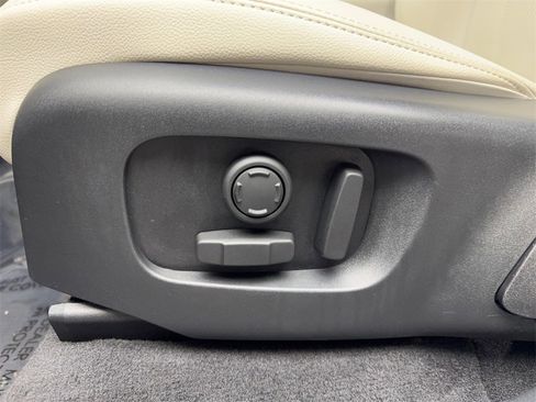 Used 2021 Land Rover Range Rover Velar R-Dynamic S image 30