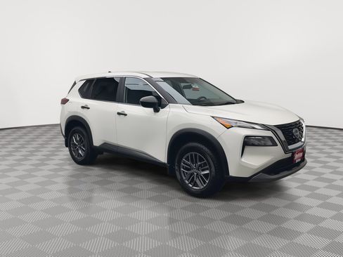 Used 2023 Nissan Rogue S image 27