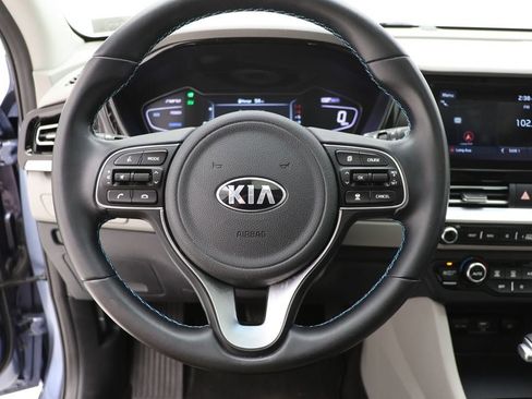Used 2020 Kia Niro Touring image 17